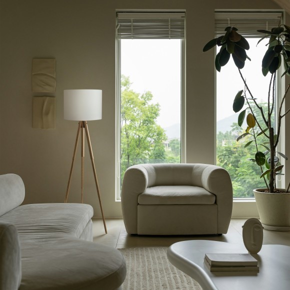 Напольный светильник (торшер) на деревянной треноге с тканевым абажуром под лампу Е27 Freya Tree FR5495FL-01W