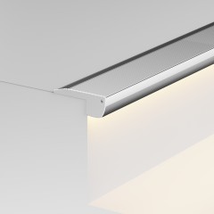 Maytoni ALM-5920-S-2M 636025 Специальный профиль для подсветки ступеней лестницы, антискользящая поверхность, 2 м, ленты шириной до 12 мм и мощностью до 20 Вт/м, рассеиватель в комплекте, заглушки покупаются отдельно