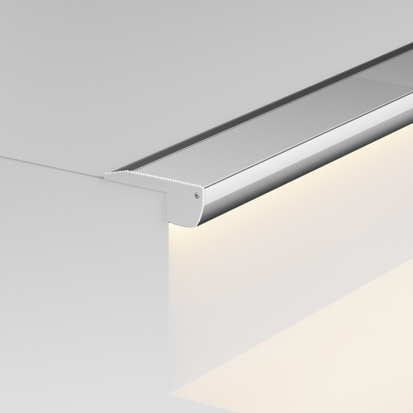 Maytoni ALM-5920-S-2M 636025 Специальный профиль для подсветки ступеней лестницы, антискользящая поверхность, 2 м, ленты шириной до 12 мм и мощностью до 20 Вт/м, рассеиватель в комплекте, заглушки покупаются отдельно Maytoni ALM-5920-S-2M 636025 Специальный профиль для подсветки ступеней лестницы, антискользящая поверхность, 2 м, ленты шириной до 12 мм и мощностью до 20 Вт/м, рассеиватель в комплекте, заглушки покупаются отдельно