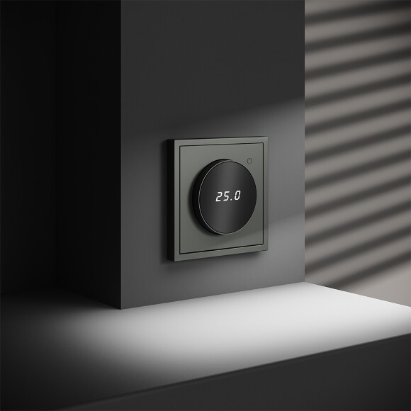 Терморегулятор электронный VOLTUM S70 с индикацией и датчиком, для теплого пола, (титан)