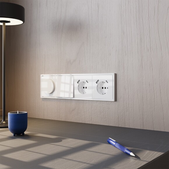 Розетка встраиваемая VOLTUM S70 с заземлением и защитными шторками, 16А, с USB, A+A, (белый глянцевы