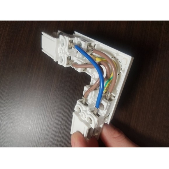 Соединитель "T" трехфазный правый Novotech 135055 Соединитель "T" трехфазный правый Novotech 135055