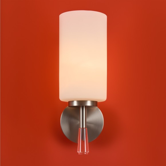 Настенный светильник (бра) с белым стеклянным плафоном под лампу Е27 Freya Chic FR2031WL-01N