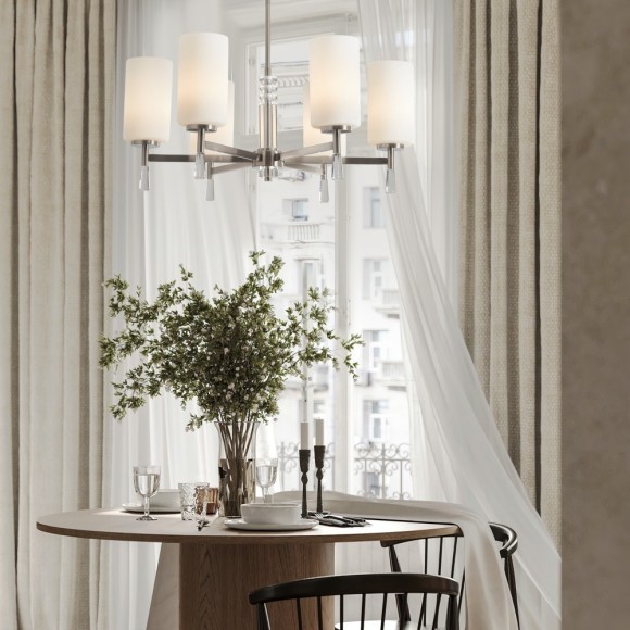 Люстра потолочная с белыми стеклянными плафонами, лампы Е27 8шт Freya Chic FR2031PL-08N Люстра потолочная с белыми стеклянными плафонами, лампы Е27 8шт Freya Chic FR2031PL-08N