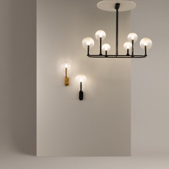 Черный настенный светильник (бра) с прозрачным плафоном, под лампу E14, без выключателя на корпусе Maytoni Status MOD333WL-01B